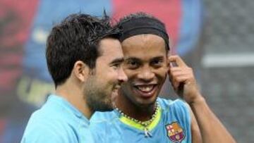 <b>ÍNTIMOS AMIGOS. </b>Deco y Ronaldinho tienen opciones de seguir en el Camp Nou si llega Sandro Rosell.