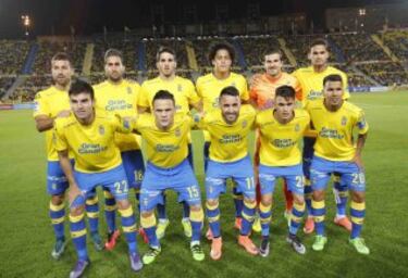 El once inicial de Las Palmas. De pie: David García, Montoro, Bigas, Lemos, Varas y Willian José. Agachados: Garrido, Roque Mesa, Momo, Nili y Viera.