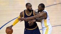 OAKLAND, CA - JUNE 01: LeBron James #23 of the Cleveland Cavaliers controls the ball against Kevin Durant #35 of the Golden State Warriors in Game 1 of the 2017 NBA Finals at ORACLE Arena on June 1, 2017 in Oakland, California. NOTE TO USER: User expressly acknowledges and agrees that, by downloading and or using this photograph, User is consenting to the terms and conditions of the Getty Images License Agreement.   Thearon W. Henderson/Getty Images/AFP
 == FOR NEWSPAPERS, INTERNET, TELCOS &amp; TELEVISION USE ONLY ==