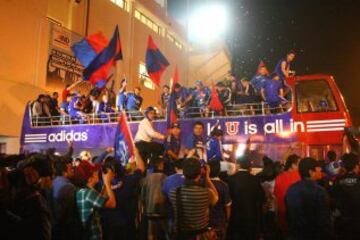 La celebración siguió por largo rato, para posteriormente trasladarse a las afueras del Estadio Nacional.