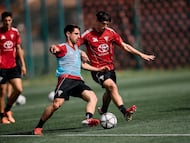 Medrano y Unax, durante un entrenamiento del Mirandés.