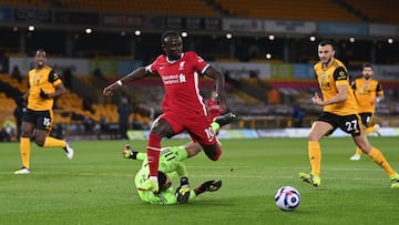 15 March 2021, United Kingdom, Wolverhampton: Liverpool&#039;s Sadio Mane (C) skips past Wolverhampton Wanderers goalkeeper Rui Patricio during the English Premier League soccer match between Wolverhampton Wanderers and Liverpool at Molineux Stadium. Phot