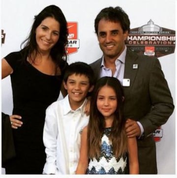 Juan Pablo junto a su familia en la alfombra roja.