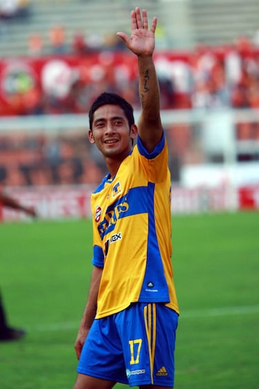 El mediocampista mexicano llegó a Tigres para disputar el Apertura 2009. El exfutbolista de Atlante y Pumas llegó al equipo felino para darles equilibrio en la mitad de la cancha. David Toledo ganó el Apertura 2011 con los de la UANL.