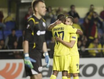 Bakambu con Soldado. 