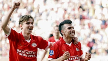 PSV's Mexican forward #27 Hirving Lozano (R) celebrates after scoring PSV's sixth goal with PSV's Dutch midfielder #31 Tygo Land (L) during the Dutch Eredivisie football match between PSV Eindhoven and Vitesse Arnhem at the Phillips stadium, in Eindhoven, on April 13, 2024. (Photo by MAURICE VAN STEEN / ANP / AFP) / Netherlands OUT