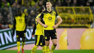 Dortmund players including Dortmund's German defender #04 Nico Schlotterbeck react after the German first division Bundesliga football match between BVB Borussia Dortmund and FC Bayern Munich in Dortmund, western Germany, on February 28, 2026. (Photo by INA FASSBENDER / AFP) / DFL REGULATIONS PROHIBIT ANY USE OF PHOTOGRAPHS AS IMAGE SEQUENCES AND/OR QUASI-VIDEO