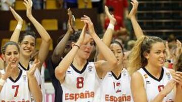 <b>GRAN ÉXITO. </b>Las jugadoras de la Selección española Sub-20 celebran la victoria ante Serbia que les permite luchar por el oro.