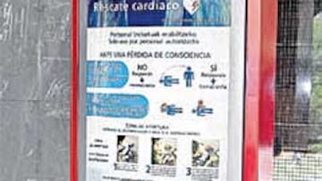 <b>LAS MÁQUINAS. </b>Los desfibriladores ya están colocados.