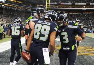 Doug Baldwin celebrando su TD con Russell Wilson. Baldwin es de lo poco bueno que esta teniendo este año el ataque aéreo de los Seahawks. 