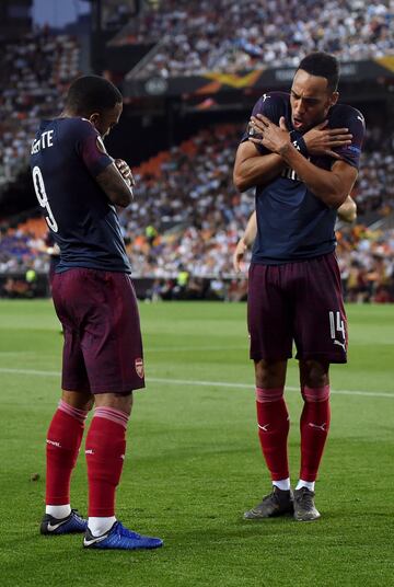 1-1. Pierre-Emerick Aubameyang celebr¨® el primer gol.