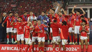 Soccer Football - Intercontinental Cup - Second Round - Al Ahly v Al Ain - Cairo International Stadium, Cairo, Egypt - October 29, 2024 Al Ahly players celebrate after the match REUTERS/Amr Abdallah Dalsh