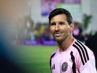 AME8709. BAYAMÓN (PUERTO RICO), 26/02/2026.- Lionel Messi del Inter Miami reacciona en un calentamiento este jueves, previo al partido amistoso entre Independiente del Valle y Inter Miami, en el estadio Juan Ramón Loubriel en Bayamón (Puerto Rico). EFE/ Thais Llorca