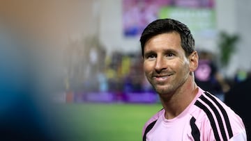 AME8709. BAYAMÓN (PUERTO RICO), 26/02/2026.- Lionel Messi del Inter Miami reacciona en un calentamiento este jueves, previo al partido amistoso entre Independiente del Valle y Inter Miami, en el estadio Juan Ramón Loubriel en Bayamón (Puerto Rico). EFE/ Thais Llorca