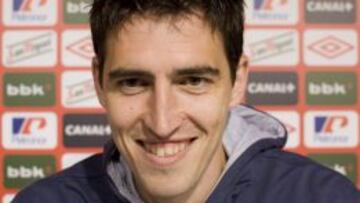 Andoni Iraola durante la rueda de prensa de hoy en Lezama.