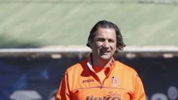 MALOS TIEMPOS. Pizzi abroncó a sus jugadores.