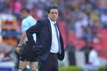 Los Gallos Blancos significó el último equipo en el que estuvo dos torneos, sin embargo para el Apertura 2018 fue destituido de su cargo.