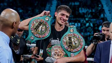 Las Vegas (United States), 20/07/2025.- Sebastian Fundora of the USA celebrates in the ring after defeating Tim Tszyu of Australia by TKO during their WBC Super Welterweight Championship bout at the MGM Grand Garden Arena in Las Vegas, Nevada, USA, 19 July 2025. EFE/EPA/ALLISON DINNER