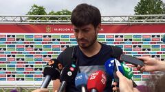 David Silva, a su llegada a la concentración de España en Las Rozas.