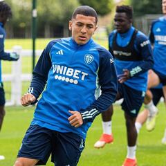 DT de Leeds: “Poveda tiene que trabajar increíblemente duro”