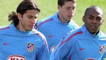 Ujfalusi y Filipe Luis son baja; vuelven Elías y Mario