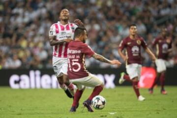 Chivas, Monterrey, América, Querétaro y Necaxa utilizaron el color rosa en su uniforme para apoyar el mes del cáncer de mama.