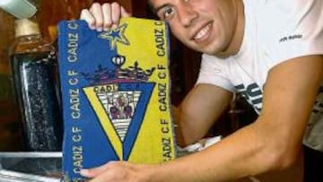 <b>¡A PESCAR! </b>Carlos está dispuesto a celebrar los goles que anote.