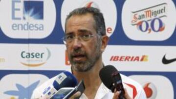 Juan Antonio Orenga, seleccionador nacional de baloncesto, durante la rueda de prensa.