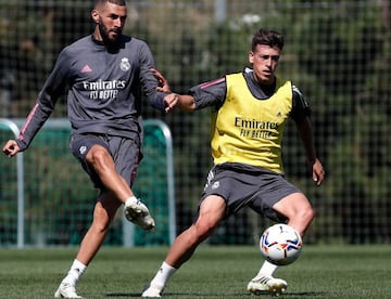 Blanco, junto a Benzema en un entrenamiento del Madrid el pasado verano.