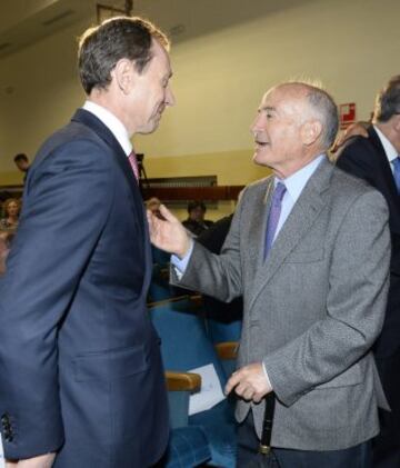 Emilio Butragueño charla con Felines. 