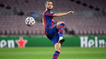 Pjanic, en un partido de Champions con el Bar&ccedil;a.