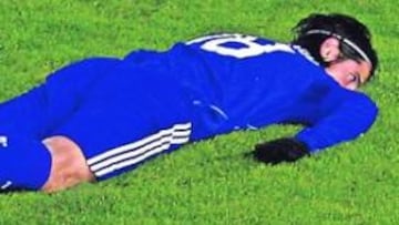 <b>SUSTO. </b>De la Red se desplomó en el minuto 12 del Real Unión-Real Madrid de Copa y tuvo que ser atendido por las Emergencias.