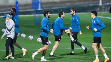 Iñigo Martínez ya está con el grupo en Lezama.