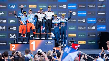 El podio del Rally de Finlandia con Ogier en lo más alto.