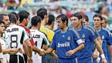 <b>RAÚL AL FRENTE.</b> El Racing, sin Munitis pero con un 'polvorilla' Pereira, plantó cara al campeón. Pero claudicó ante la pegada de un Madrid letal en las contras.