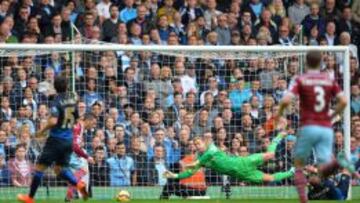 Así marcó Amalfitano el primer gol del West Ham.