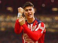 AME5411. GUADALAJARA (MÉXICO), 18/03/2026.- Armando González de Guadalajara celebra un gol este miércoles, durante un partido del torneo clausura 2026 de la Liga MX entre Guadalajara y León en el Estadio Akron, en Guadalajara, Jalisco (México). EFE/ Francisco Guasco