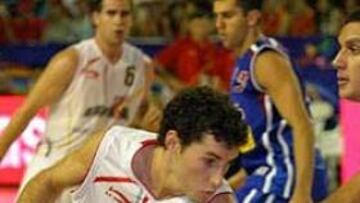 <B>BIEN EN SU CASA. </B>Rudy Fernández, pese a jugar poco, rindió a buen nivel y se mostró muy consistente en el lanzamiento exterior. Un triple suyo supuso la igualada en el último cuarto.