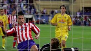 <b>DECISIVO. </b>Reina le paró un penalti a Jorge Larena en la final de la Intertoto de 2004.