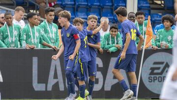 Los jugadores del Atlético celebran el gol de Gael que les dio la victoria en el derbi.