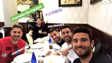 Barrag&aacute;n fotograf&iacute;a su mesa en la comida