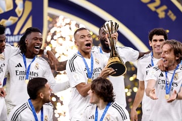 El Real Madrid gana por cuarta vez el trofeo de la competición Intercontinental. Mbappé, feliz por el triunfo.