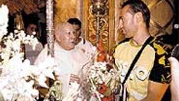 <B>OFRENDA FLORAL</B>. El de ayer fue un día de descanso activo, ya que la plantilla realizó la tradicional ofrenda floral a la Patrona de la Ciudad, la Virgen del Mar y , posteriormente, visitó la capilla del Hospital Provincial donde también depositaron un ramo de flores a la Virgen del Rosario.