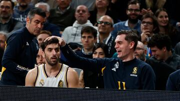 Mario Hezonja bromea con Facundo Campazzo.