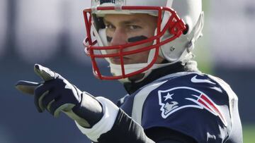 MCX01. Foxborough (United States), 13/01/2019.- New England Patriots quarterback Tom Brady reacts during warm ups before playing the Los Angeles Chargers during the first quarter of their AFC Divisional Playoff game at Gillette Stadium in Foxborough, Massachusetts, USA, 13 January 2019. The winner will face the Kansas City Chiefs on 20 January, 2019 in the AFC Championship game. (Disturbios, Estados Unidos) EFE/EPA/MATT CAMPBELL