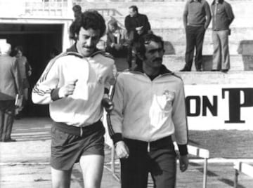 Vicente del Bosque en un entrenamiento del Real Madrid junto a Pirri. 
Jugó en el Plus Ultra (actual Real Madrid Castilla) de 1968-1970. Tras unos años cedido en el Castellón y en el Córdoba volvió a las filas ya del Real Madrid, en donde estuvo de 1973-1984.  