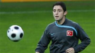 Nihat en un entrenamiento con Turquía