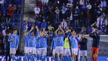 Luis Romo and Players of Cruz Azul during the 17th round match between Cruz Azul and Tigres UANL as part of the Liga BBVA MX, Torneo Apertura 2024 at Ciudad de los Deportes Stadium on November 09, 2024 in Mexico City, Mexico.