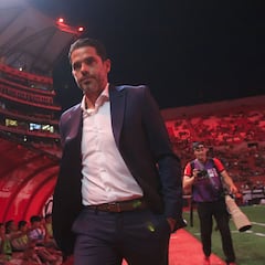Resuena el “Fuera Gago” en el Estadio Victoria