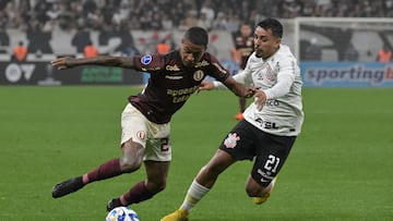 Universitario's forward Andy Polo (L) and Corinthians' defender Matheus Bidu fight for the ball during the Copa Sudamericana round of 32 knockout play-offs first leg football match between Brazil's Corinthians and Peru's Universitario at the Arena Corinthians in Sao Paulo, Brazil, on July 11, 2023. (Photo by NELSON ALMEIDA / AFP)